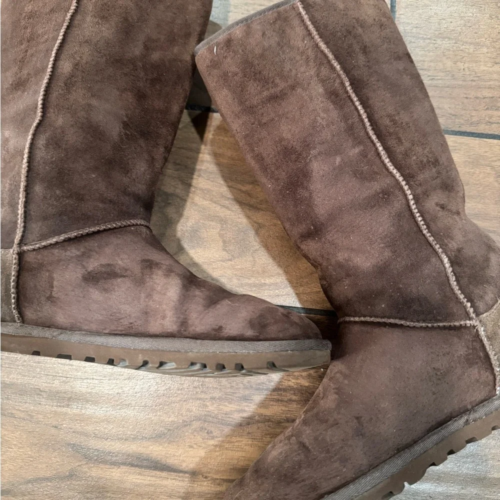 UGG Woman's Lo Pro Button Fold Over Brown Boots size 6